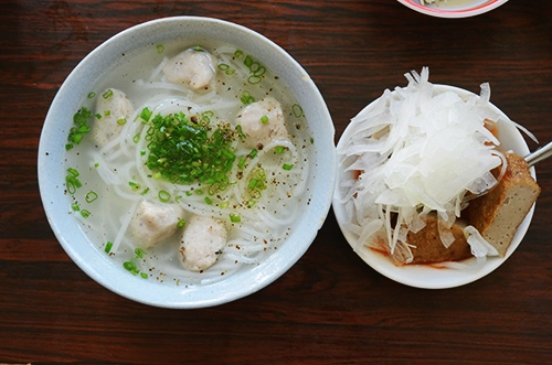 Quán bánh canh gần 20 năm nổi tiếng ở nha trang - 1