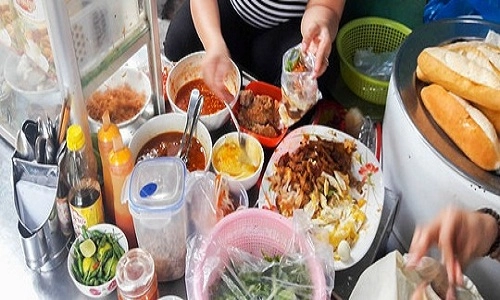 Quán bánh mì chấm 40 năm ở nha trang - 1