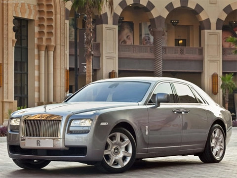  rolls-royce ghost cháy hàng - 1