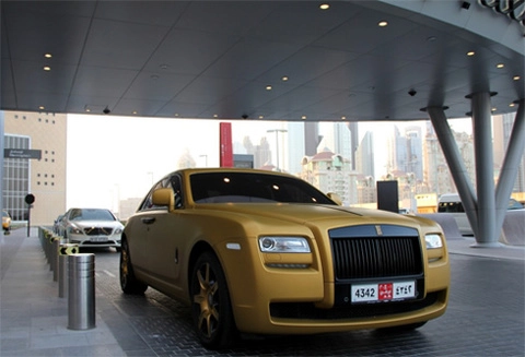  rolls-royce ghost mạ vàng ở dubai - 3