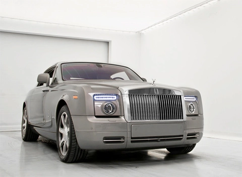  rolls-royce phantom coupe diễn trong studio - 4