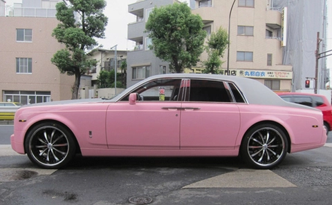  rolls-royce phantom diện cánh hồng - 3