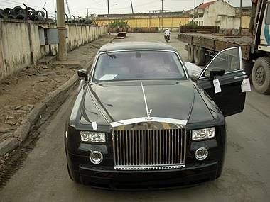  rolls-royce phantom đời 2008 cập cảng sài gòn - 1