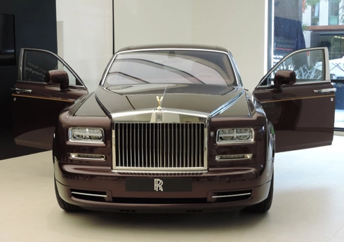  rolls-royce phantom ewb giá 30 tỷ đồng ở việt nam - 1