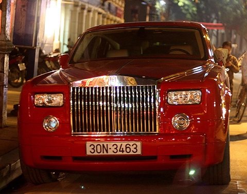  rolls-royce phantom màu đỏ độc tại hà nội - 1