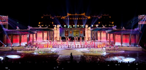 Sắc cam xuống phố mưng festival huê 2016 - 1