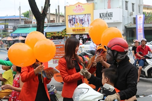 Sắc cam xuống phố mưng festival huê 2016 - 6