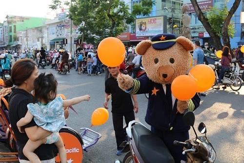 Sắc cam xuống phố mưng festival huê 2016 - 7