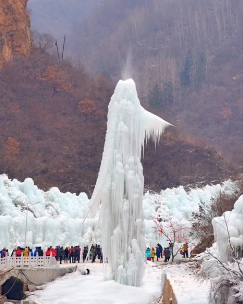 Vẻ kỳ thú của thác nước đóng băng ở trung quốc - 4