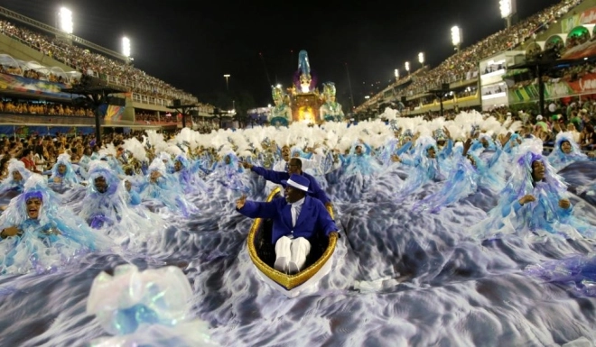 Vũ công khoe thân hình bốc lửa tại lễ hội carnival 2017 - 1