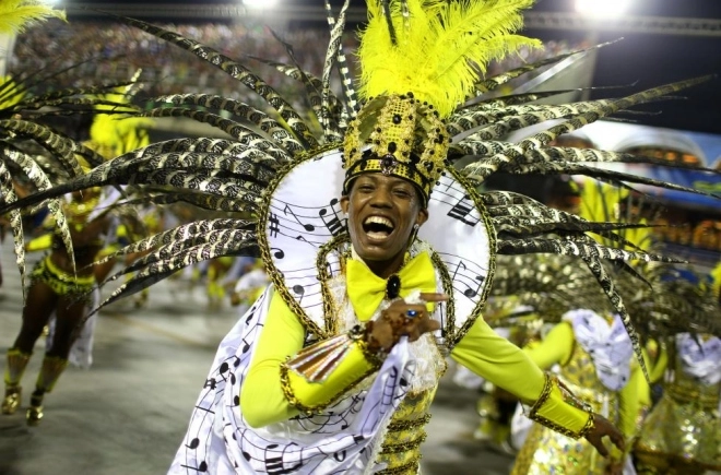 Vũ công khoe thân hình bốc lửa tại lễ hội carnival 2017 - 7