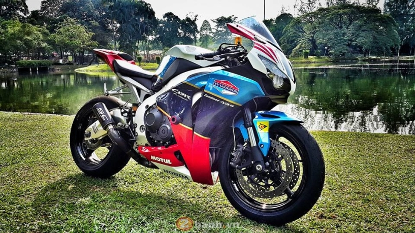 Cbr 1000rr tt legends quyến rũ bên bờ hồ - 1