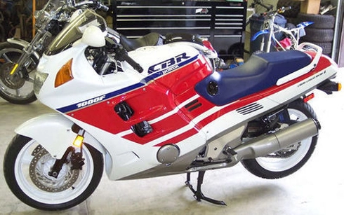  honda cbr1000f độ phong cách siêu thực - 1