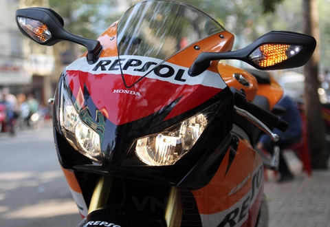  honda repsol 1000rr abs 2013 đầu tiên tại việt nam - 3