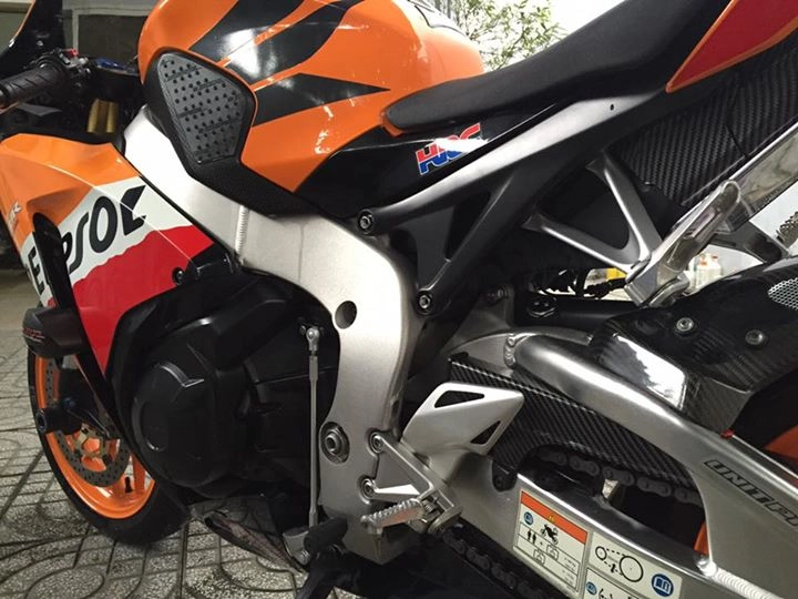 Honda cbr1000rr repsol độ đơn giản nhưng hút hồn với ống xả racefit đầy uy lực - 12