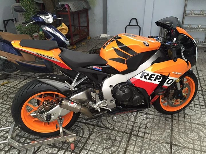 Honda cbr1000rr repsol độ đơn giản nhưng hút hồn với ống xả racefit đầy uy lực - 2