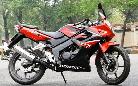  honda cbr150 tạo dáng giữa sài gòn - 4