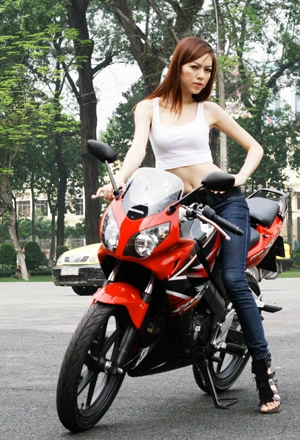  honda cbr150 tạo dáng giữa sài gòn - 8