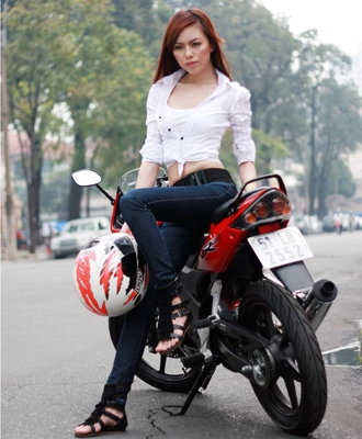  honda cbr150 tạo dáng giữa sài gòn - 9