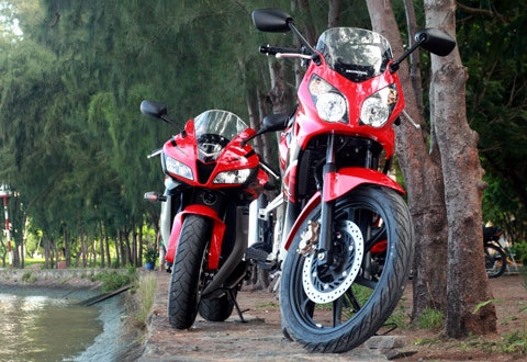  honda cbr150r sánh vai cùng đàn anh cbr600rr - 1