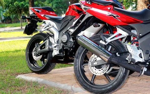  honda cbr150r sánh vai cùng đàn anh cbr600rr - 2