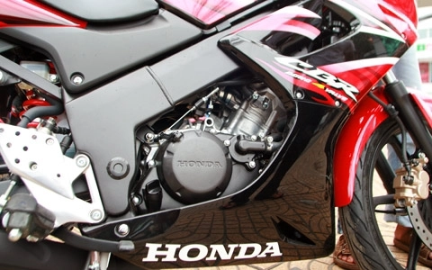  honda cbr150r sánh vai cùng đàn anh cbr600rr - 3