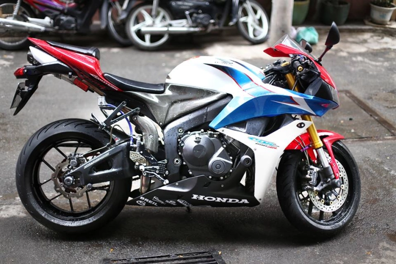 Honda cbr600rr vô cùng ấn tượng trong bản độ cực chất của biker việt - 2