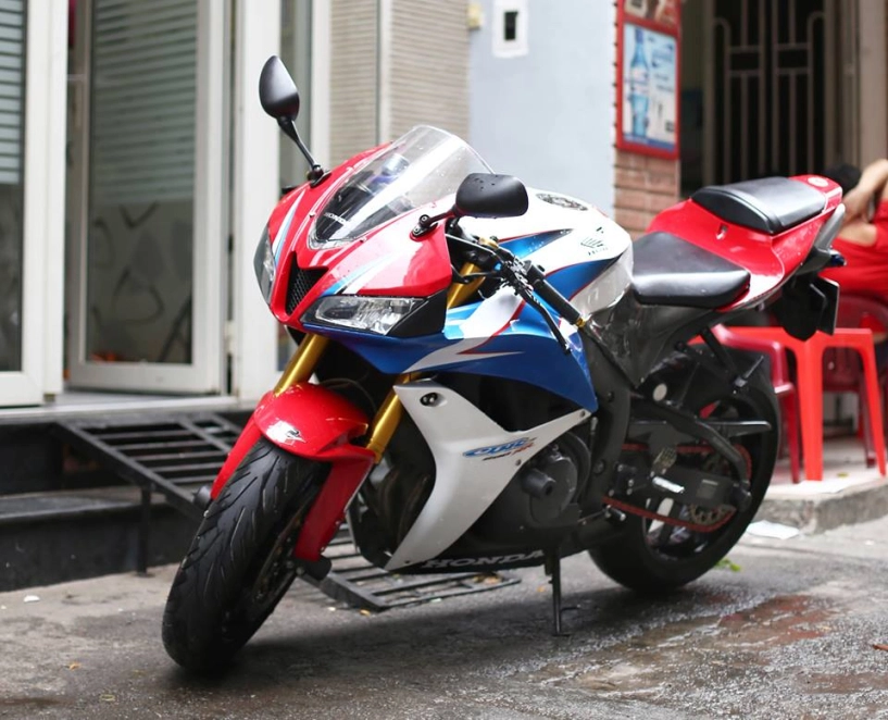 Honda cbr600rr vô cùng ấn tượng trong bản độ cực chất của biker việt - 1