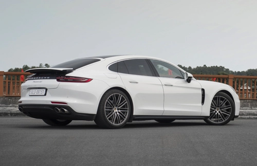  ảnh chi tiết porsche panamera 4s đời 2017 - 2