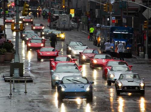  dàn siêu xe ferrari trị giá 30 triệu usd hội ngộ dưới mưa - 1