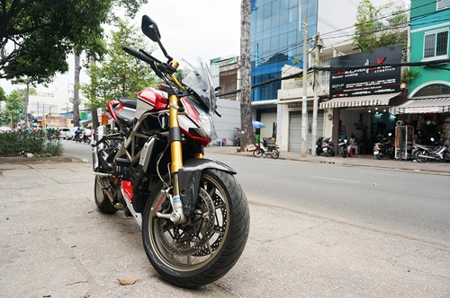  ducati street fighter 1098s khoác áo tricolore - 1