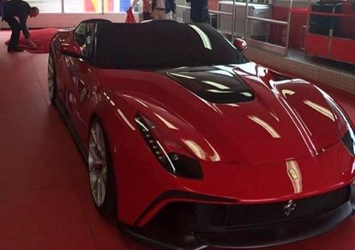  f12 trs - siêu xe đắt nhất của ferrari - 1