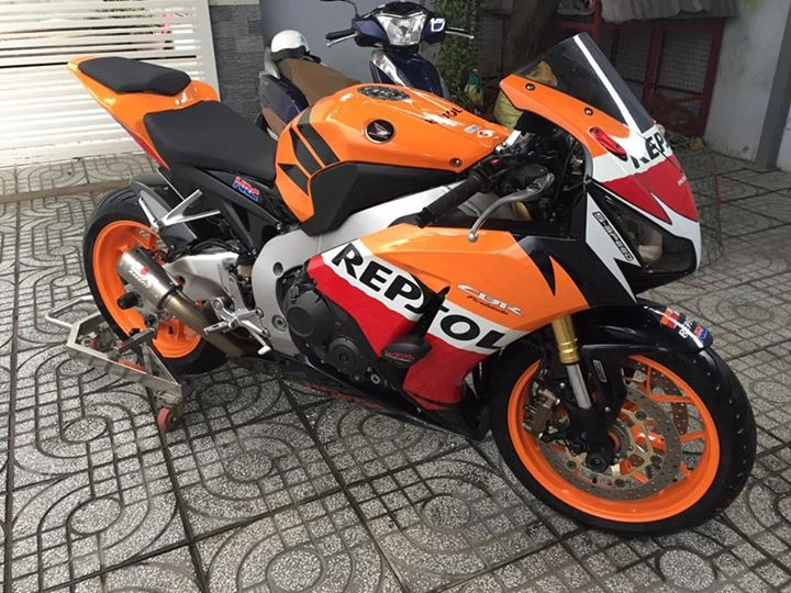 Honda cbr1000rr repsol độ đơn giản nhưng hút hồn với ống xả racefit đầy uy lực - 1