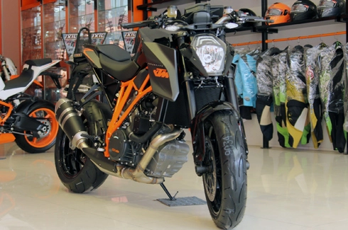  ktm super duke 1290 r cập cảng sài gòn - 1