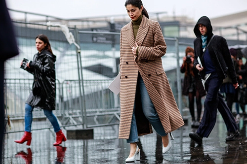 Mặc trời mưa street style ở paris fashion week vẫn đẹp rộn ràng - 5