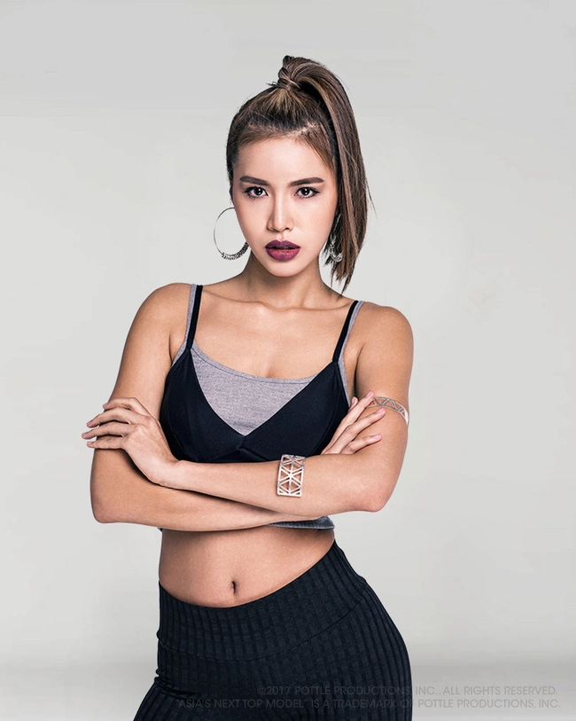 Minh tú nói tiếng anh lưu loát khi giới thiệu bản thân tại asias next top model - 1