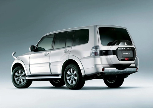  mitsubishi giới thiệu pajero phiên bản nâng cấp 2015 - 2