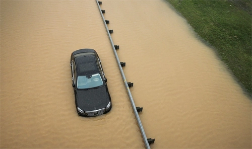  ôtô ngập nước ở detroit - 6