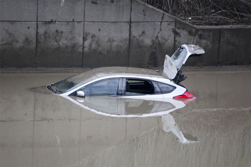  ôtô ngập nước ở detroit - 10