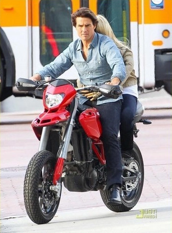  tom cruise trổ tài với ducati - 1