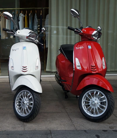  vespa sprint 50 phân khối giá 3700 usd ở mỹ - 1