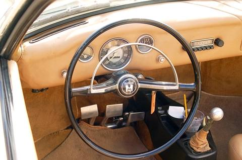  volkswagen karmann ghia cổ trên phố sài gòn - 6