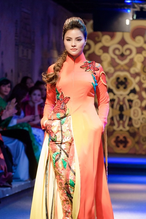 Vũ thu phương ấn tượng khi trở lại sàn catwalk sau 6 năm giải nghệ - 2