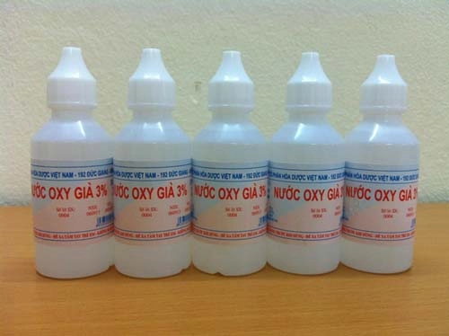 3 cách thổi bay cao răng mảng bám cứng đầu với lọ oxy già chưa đến 5 ngàn đồng - 1