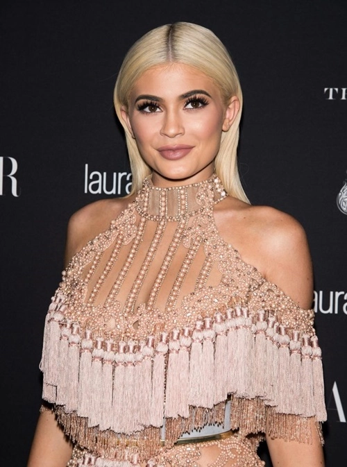 Bầu 4 tháng mà không lộ bụng kylie jenner chia sẻ bí quyết độc - 5