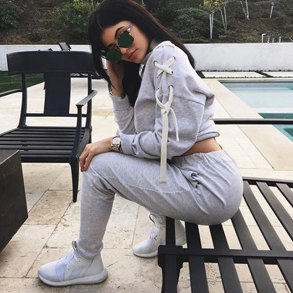 Bầu 4 tháng mà không lộ bụng kylie jenner chia sẻ bí quyết độc - 6