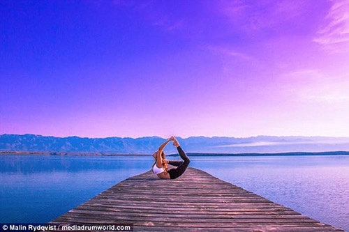 Đau lưng lâu năm nữ phi công trị liệu bằng cách tập yoga và cái kết ngọt ngào - 9