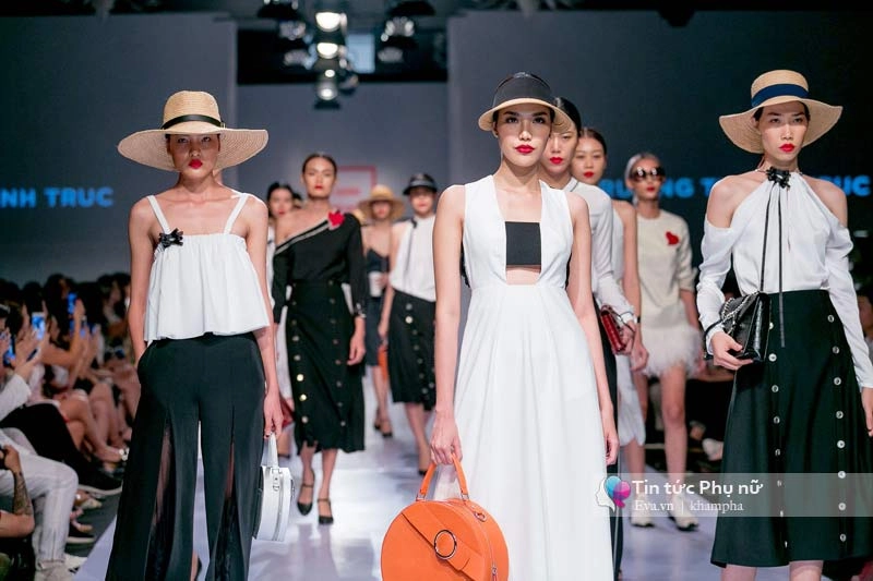 Lần đầu tiên trong lịch sự thời trang việt người mẫu catwalk mà chân không chạm sàn - 2