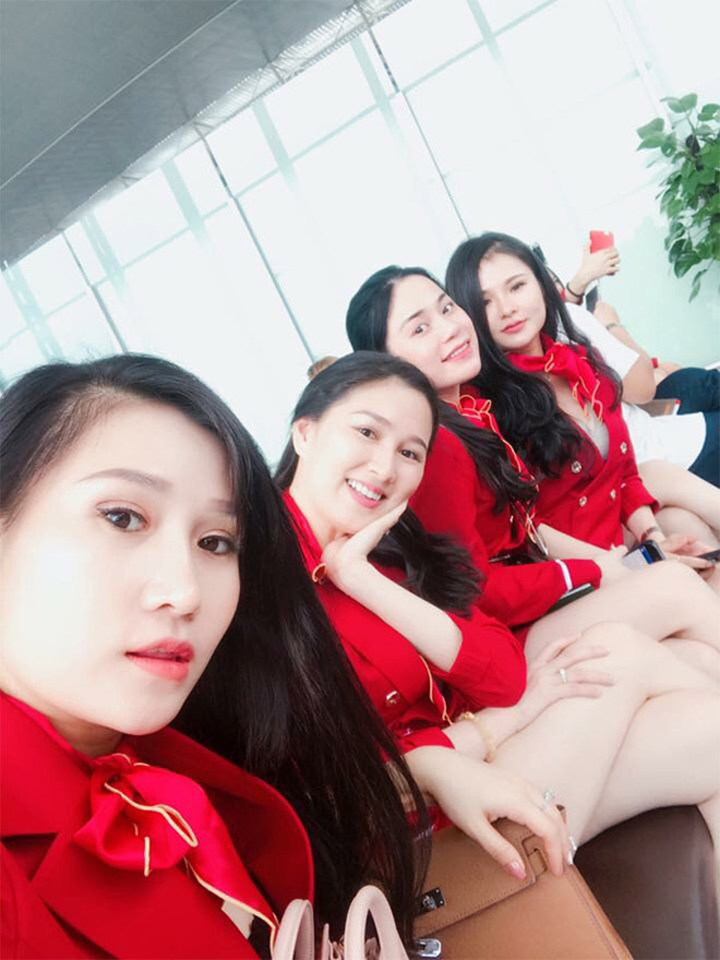 Những cô gái gây náo loạn sân bay vì bị lầm là tiếp viên hàng không - 6
