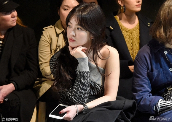 Song hye kyo khiến fan phát sốt vì hiếm hoi mặc hở - 7